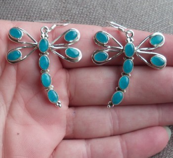 Zilveren lange libellen oorbellen gezet met blauw Chalcedoon